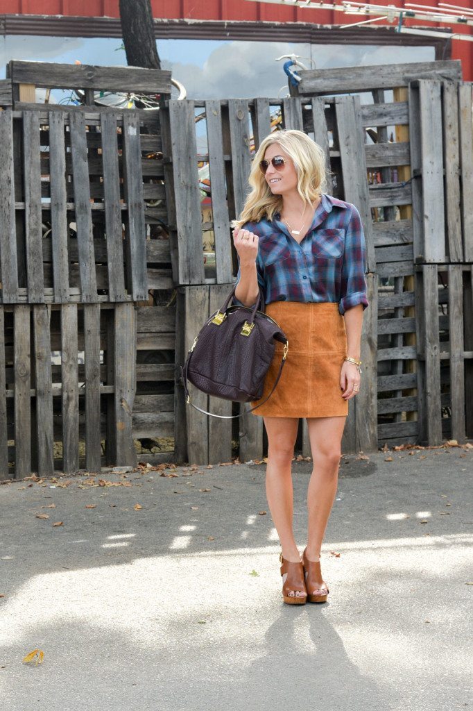 suede mini skirt trend-suede mini skirt outfit with blue plaid shirt-burgundy purse for fall-dallas fashion blog