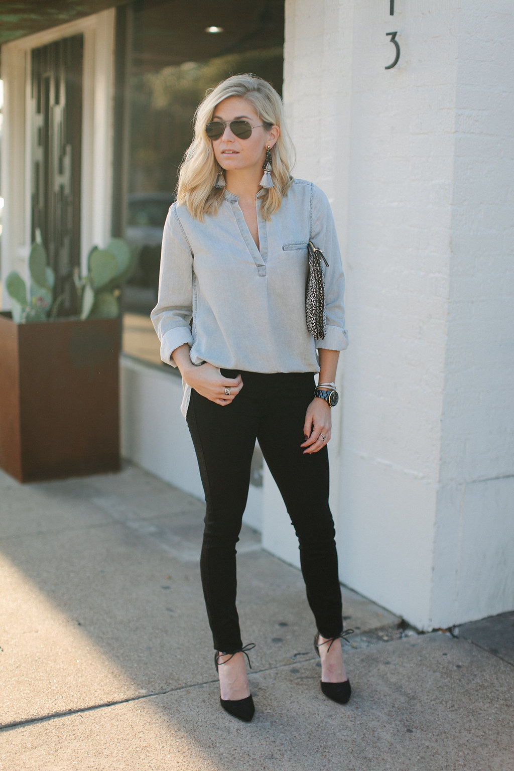 grey tunic shirt with black skinny jeans-dallas fashion bloggers
