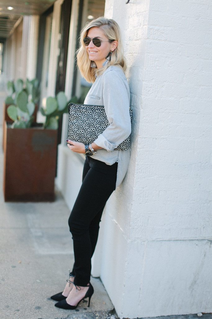 grey tunic with black skinny jeans-black and white spot clutch-dallas fashion blogger