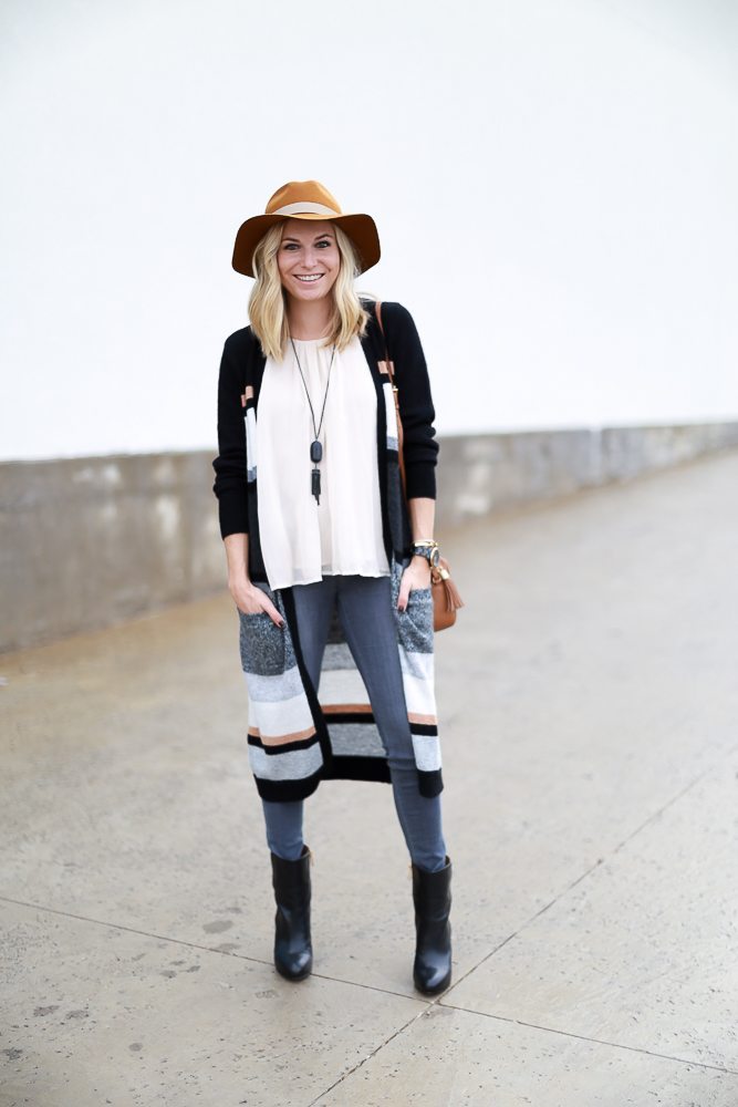 long stripe cardigan outfit-off white pleated silk cardigan-grey skinny jeans-black leather ankle booties-tan floppy hat-black long tassel necklace-dallas fashion bloggers