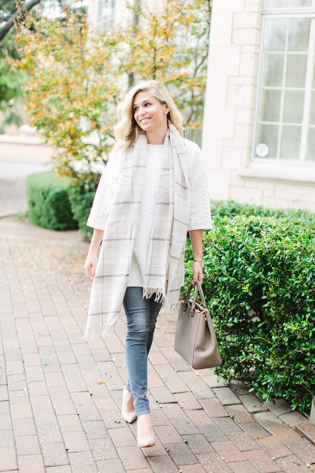 white quilted tunic by cooper and ella-grey skinny jeans-neutral pumps-off white plaid scarf-dallas fashion blogger