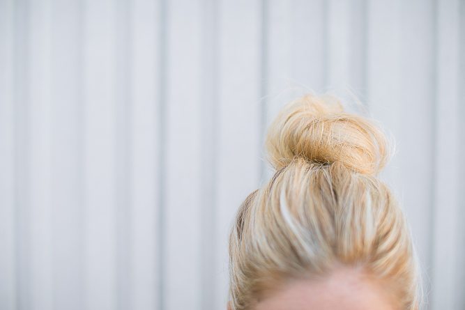 how to wear a messy bun