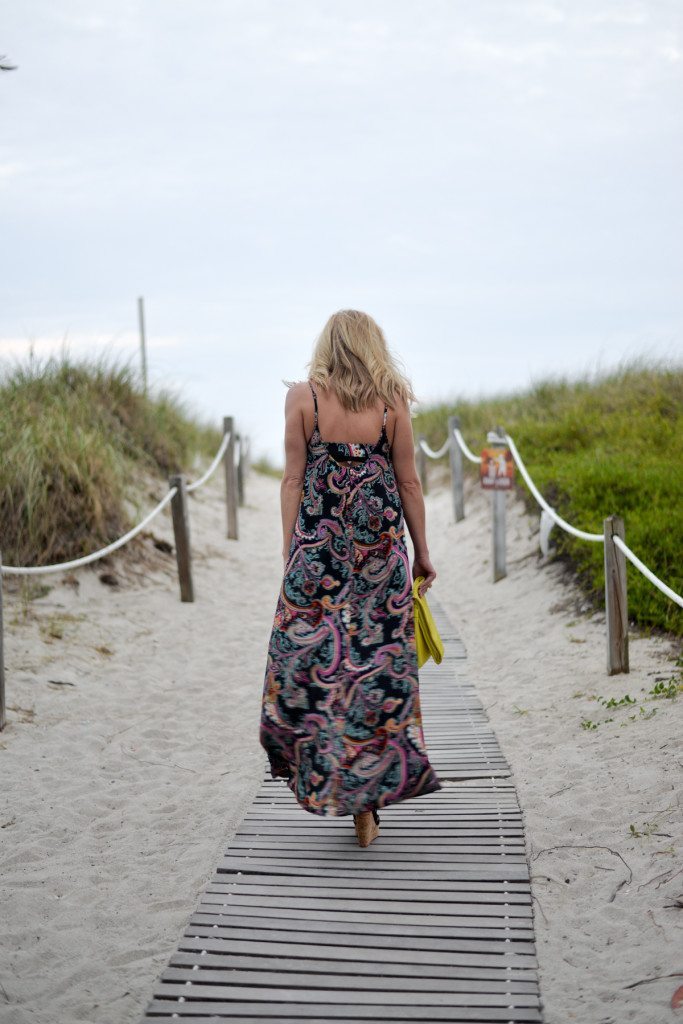 resort maxi dress black paisley print-beach vacation outfit idea