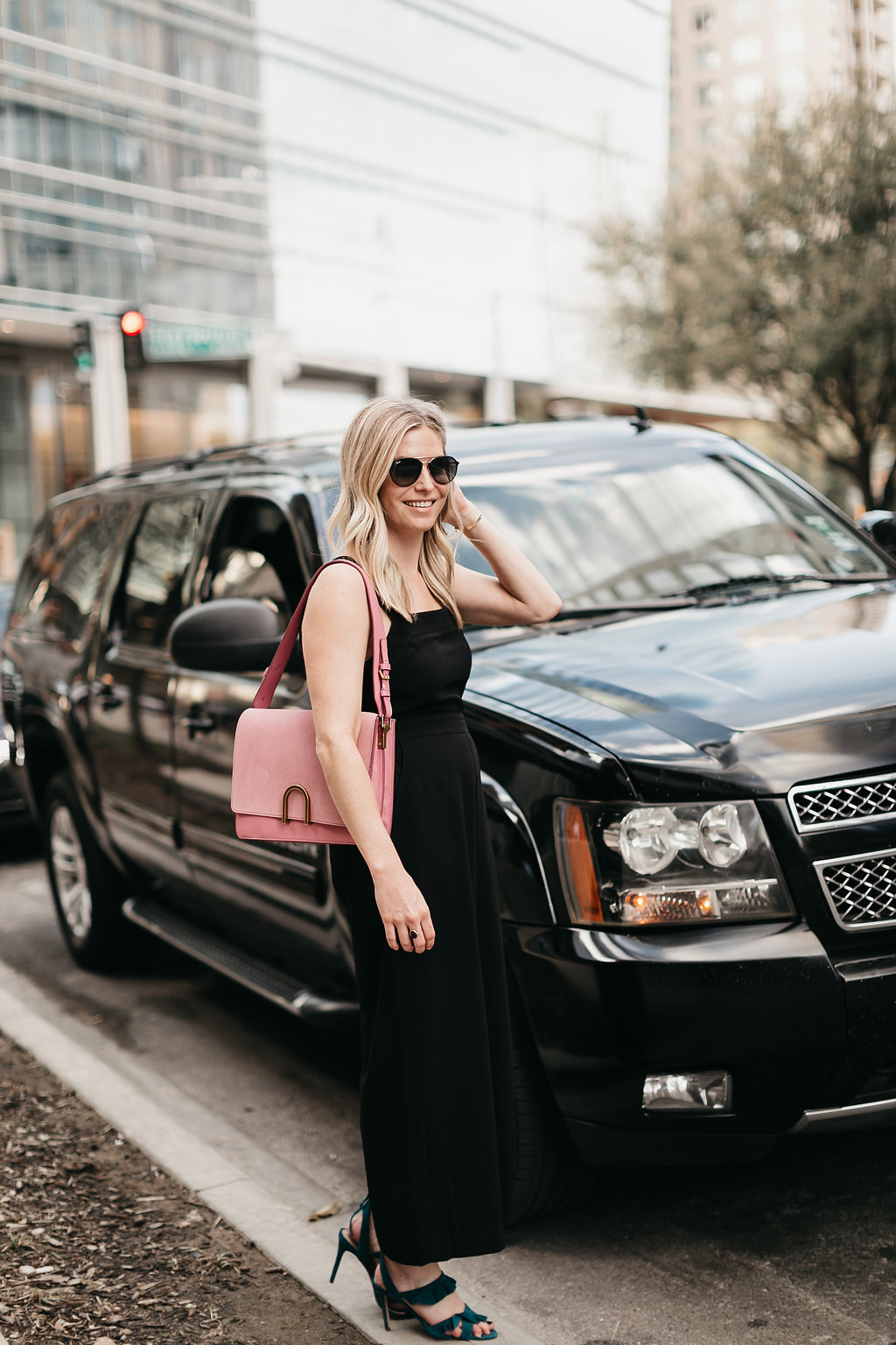Dallas lifestyle blogger using LYFT ride sharing