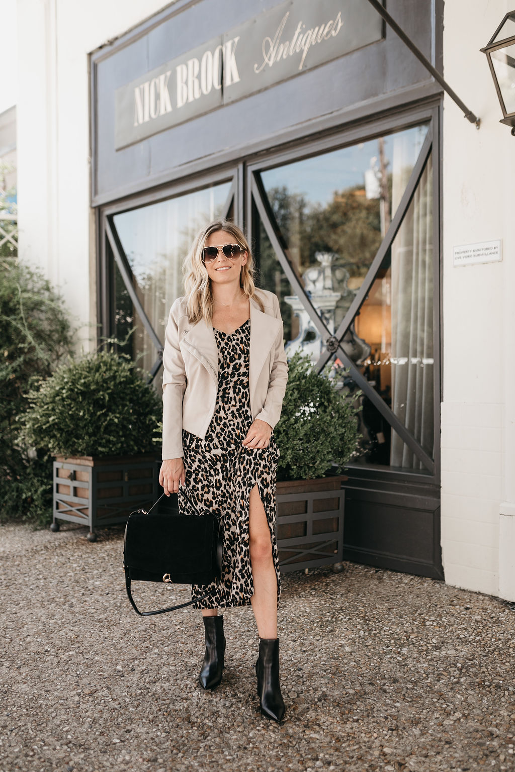brooke burnett dallas fashion blogger wearing leopard midi dress